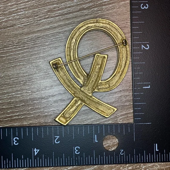 Vintage AJC 80’s Hug n Kiss Brooch Gold-tone Brutalist - Picture 2 of 4